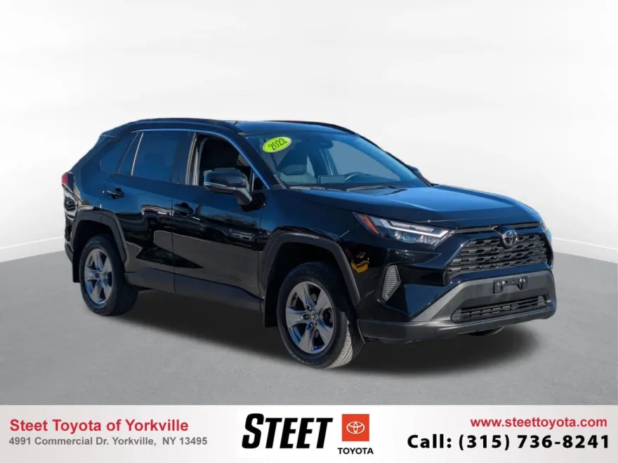 2022 Toyota RAV4 XLE photo 1