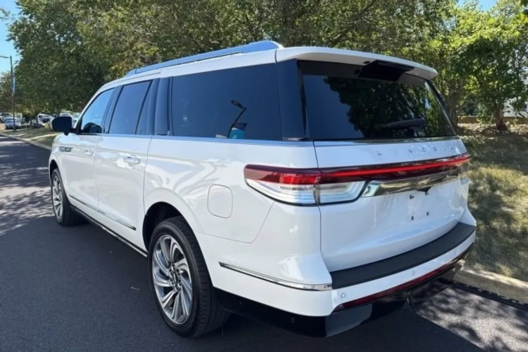 2022 Lincoln Navigator L Reserve photo 1