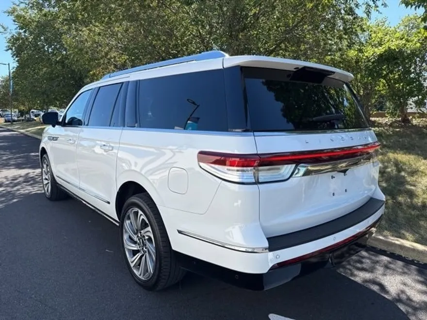2022 Lincoln Navigator L Reserve photo 1