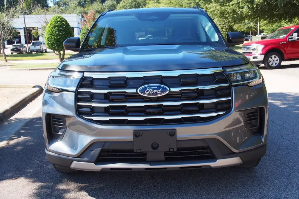 2025 Ford Explorer photo 1