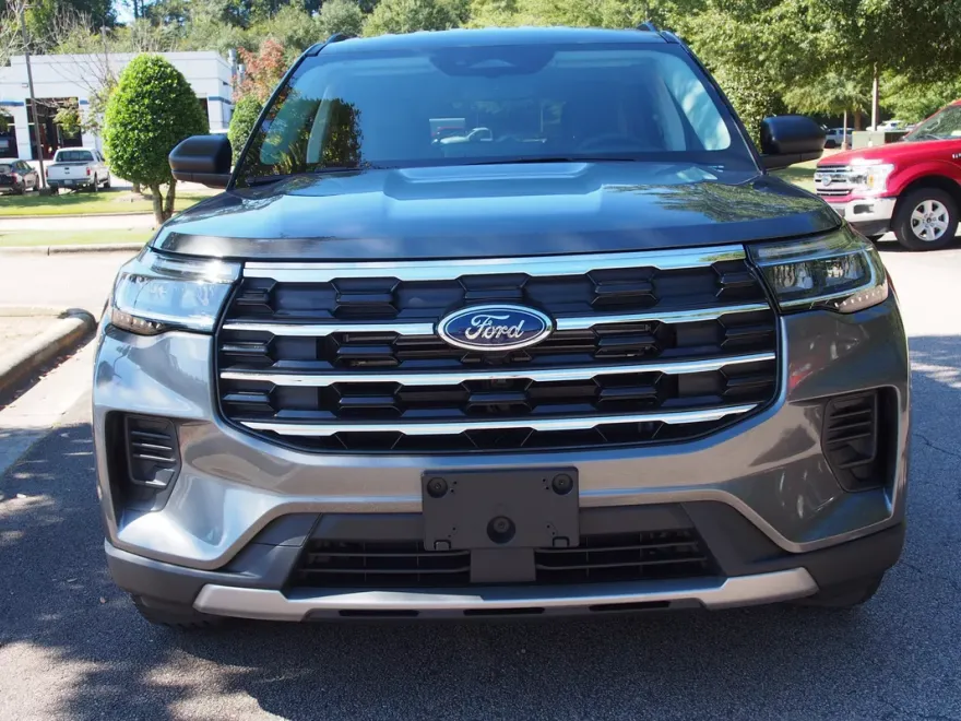 2025 Ford Explorer photo 1