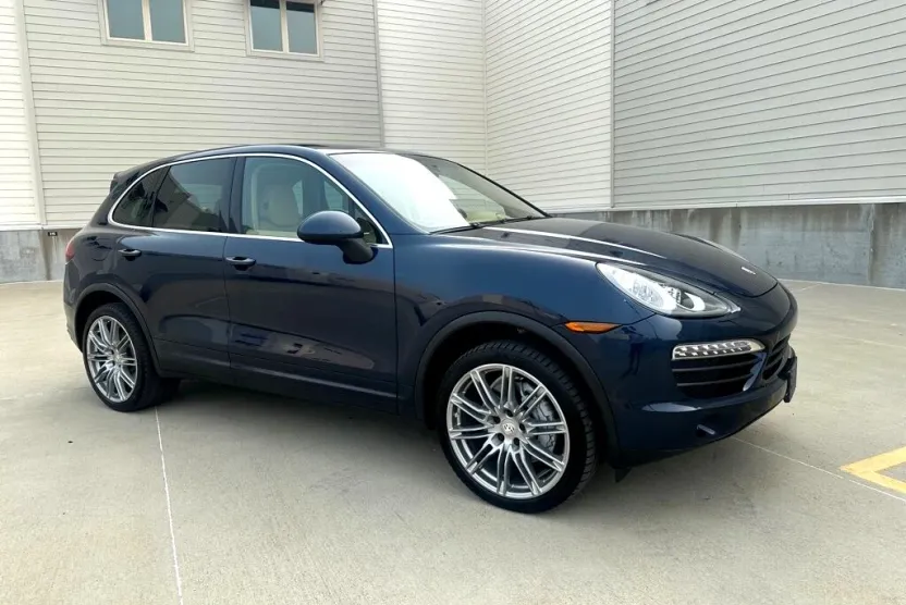 2012 Porsche Cayenne S photo 1