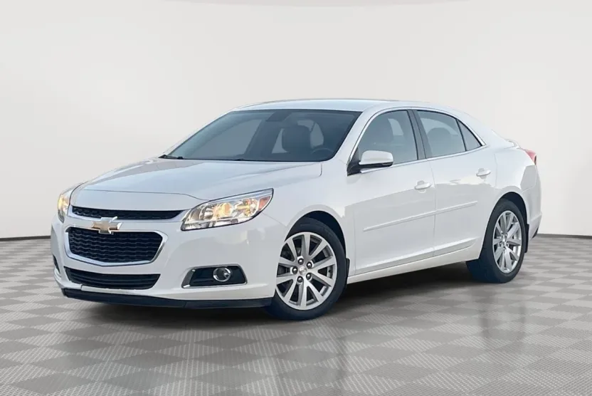 2015 Chevrolet Malibu 2LT photo 1