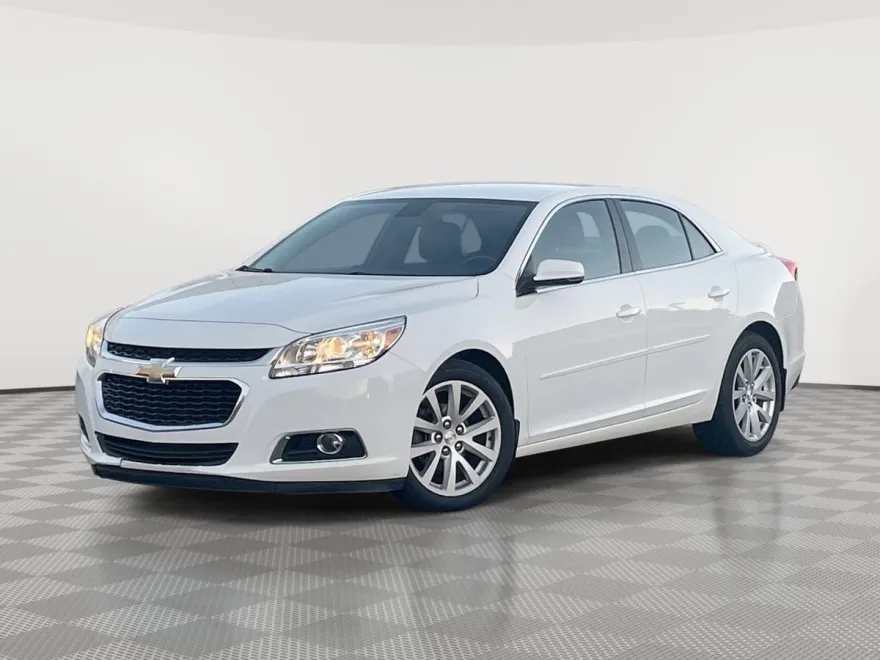 2015 Chevrolet Malibu 2LT photo 1