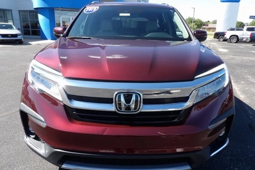 2019 Honda Pilot Touring photo 1