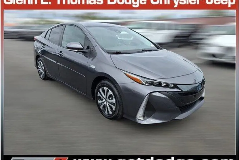 2021 Toyota RAV4 XLE photo 1