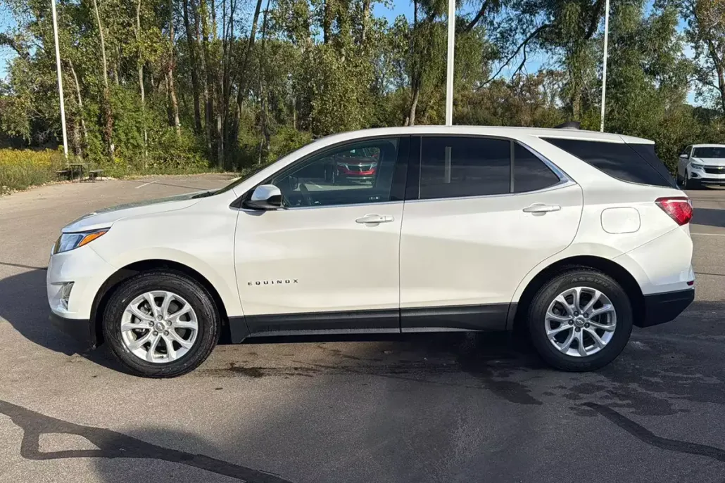 2020 Chevrolet Equinox LT photo 1