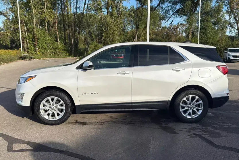 2020 Chevrolet Equinox LT photo 1