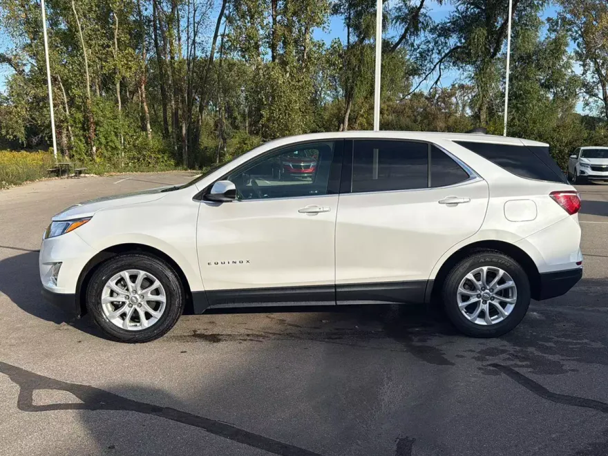 2020 Chevrolet Equinox LT photo 1