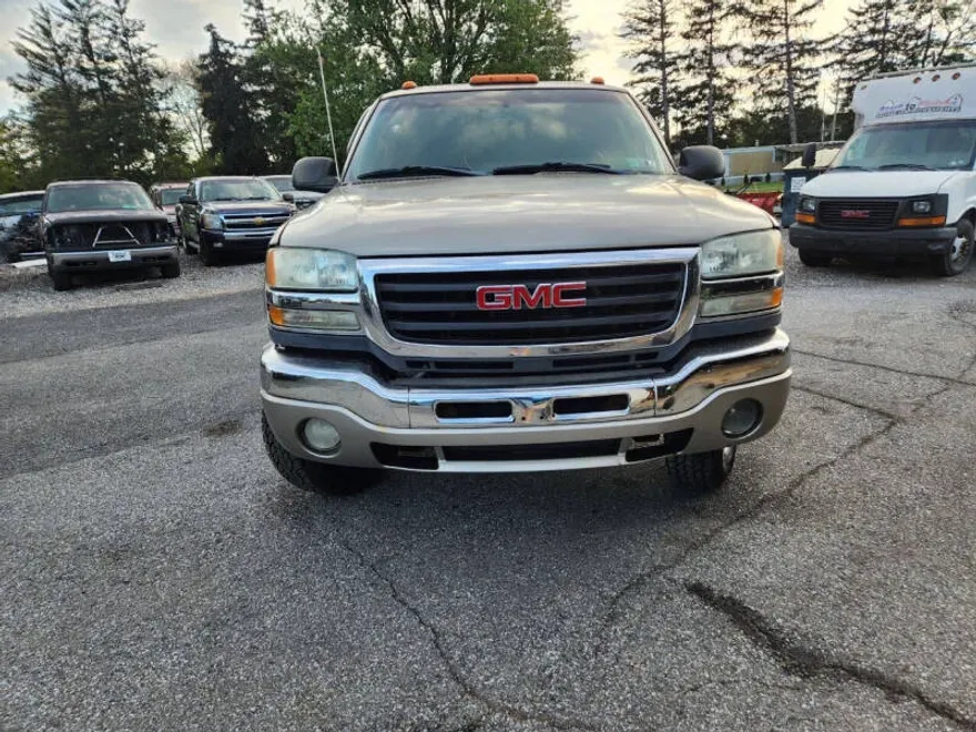 2003 Gmc Sierra SLE photo 1