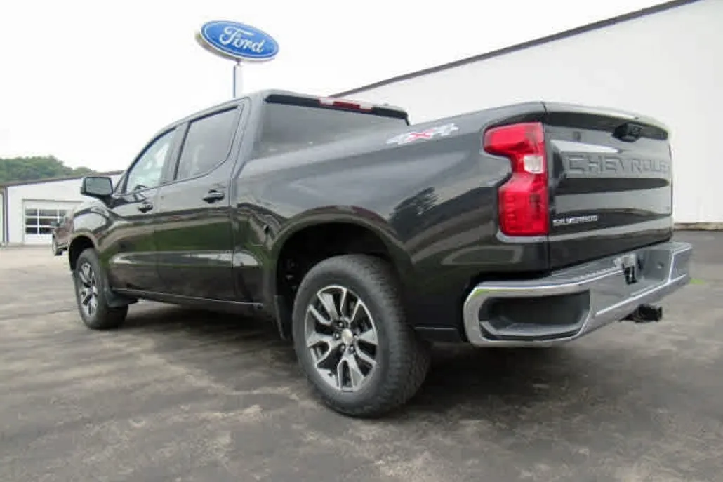 2024 Chevrolet Silverado 1500 LT photo 1
