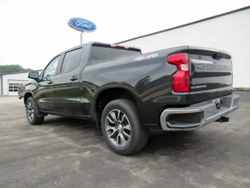 2024 Chevrolet Silverado 1500 LT photo 1