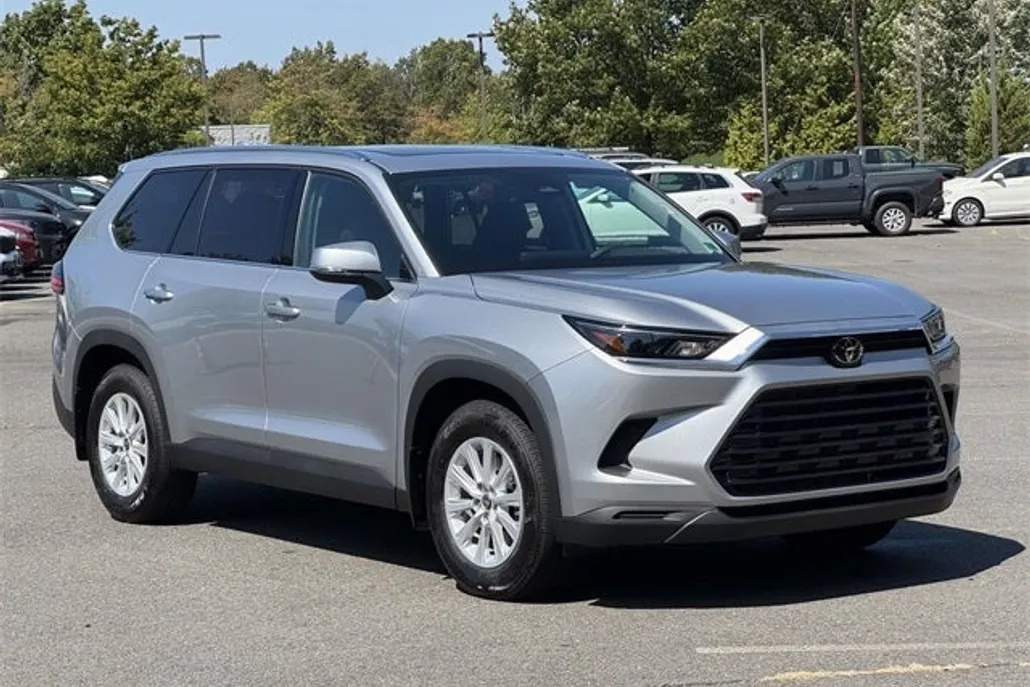 2025 Toyota Grand Highlander XLE photo 1