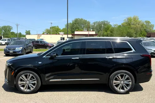 2022 Cadillac XT6 Premium Luxury photo 2
