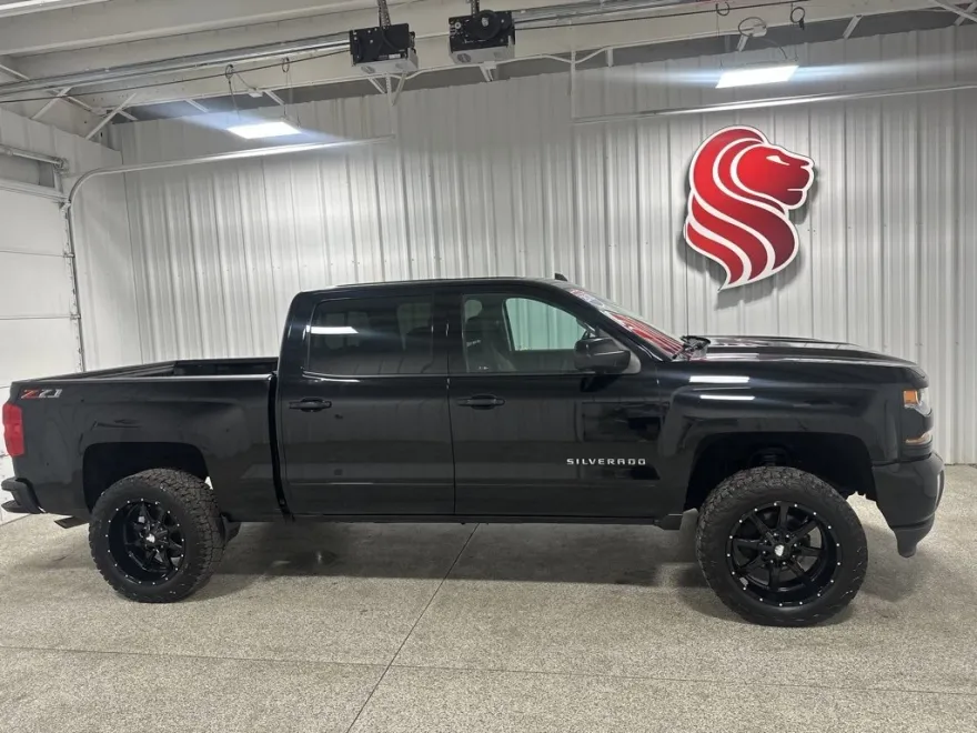 2018 Chevrolet Silverado 1500 LT photo 1