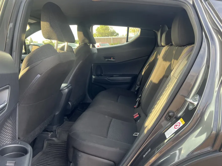 2019 Toyota C-HR XLE photo 1