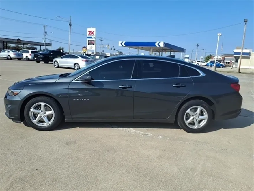 2018 Chevrolet Malibu LS photo 1