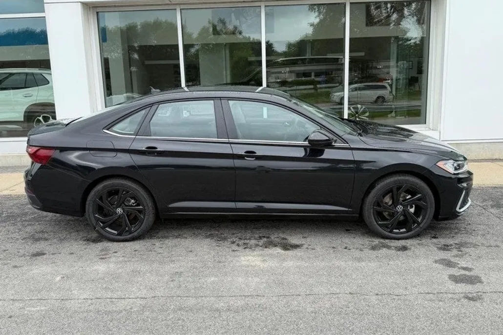 2025 Volkswagen Jetta 1.5T SE photo 1