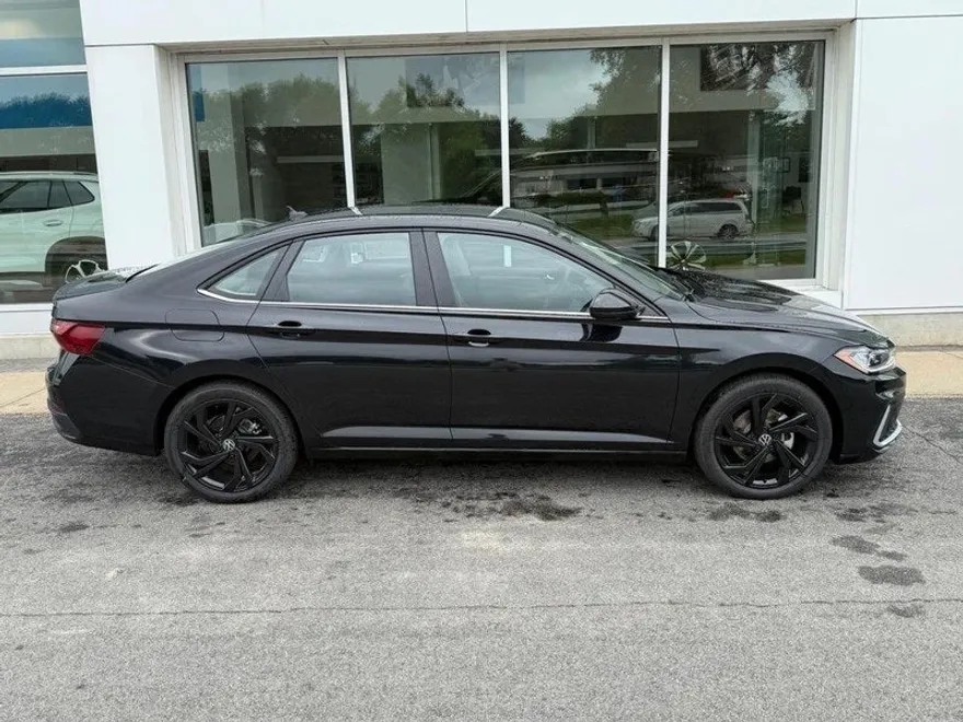 2025 Volkswagen Jetta 1.5T SE photo 1