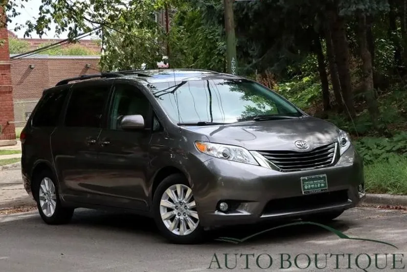 2013 Toyota Sienna Limited photo 1