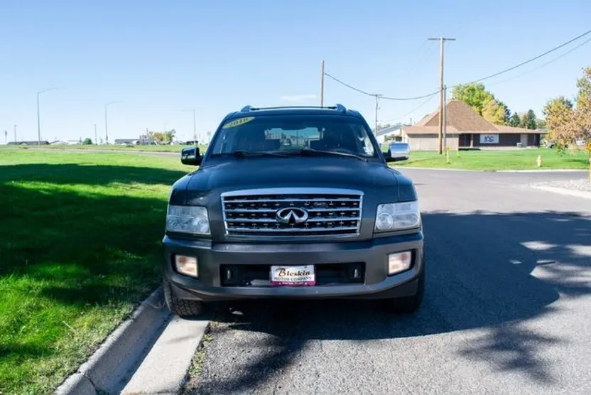 2010 Infiniti QX56 Base photo 1