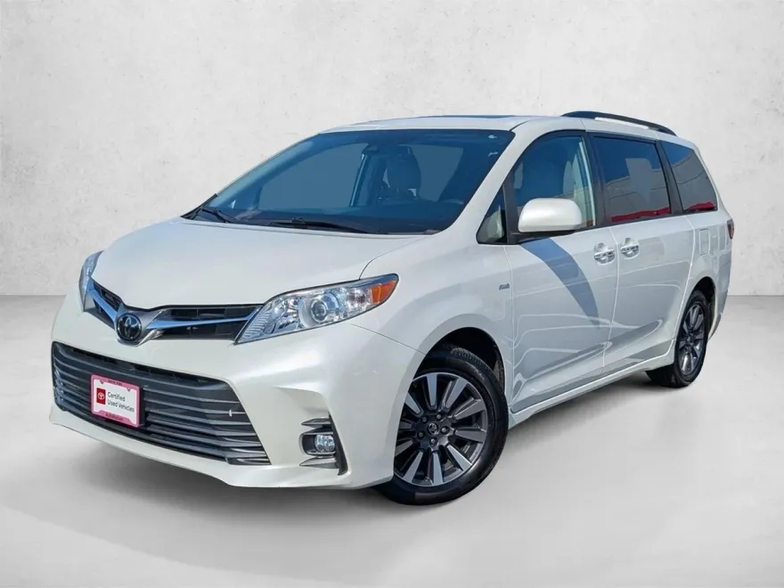 2020 Toyota Sienna XLE photo 1