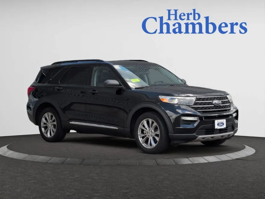 2022 Ford Explorer XLT photo 1