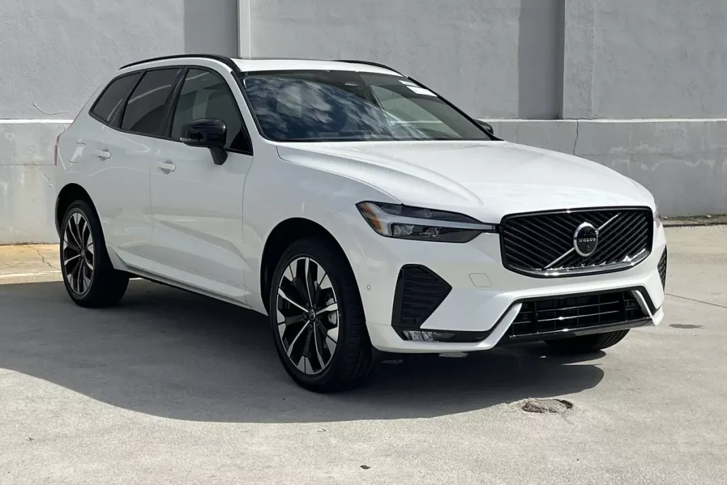 2026 Volvo XC60 B5 Plus photo 1