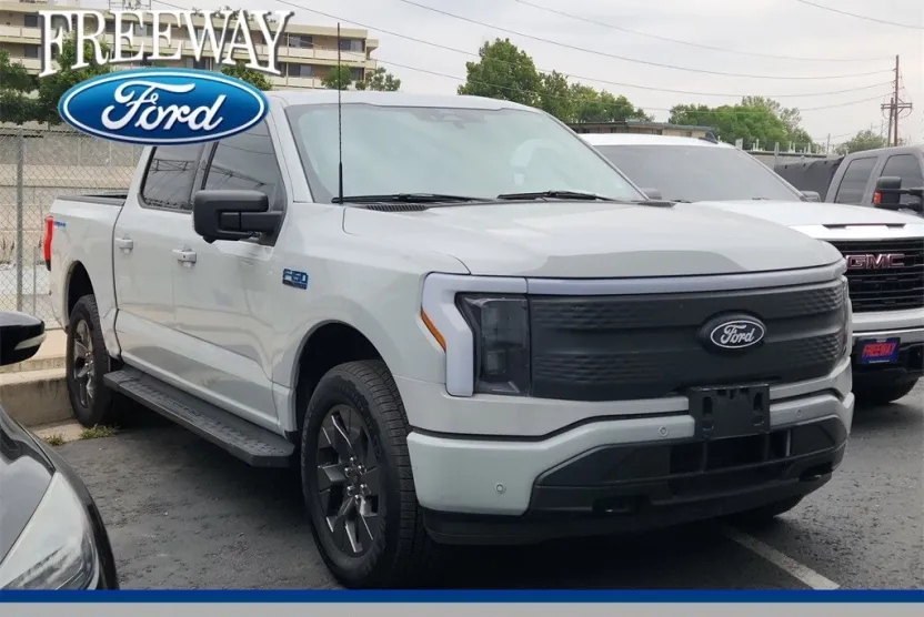 2024 Ford F-150 Lightning photo 1