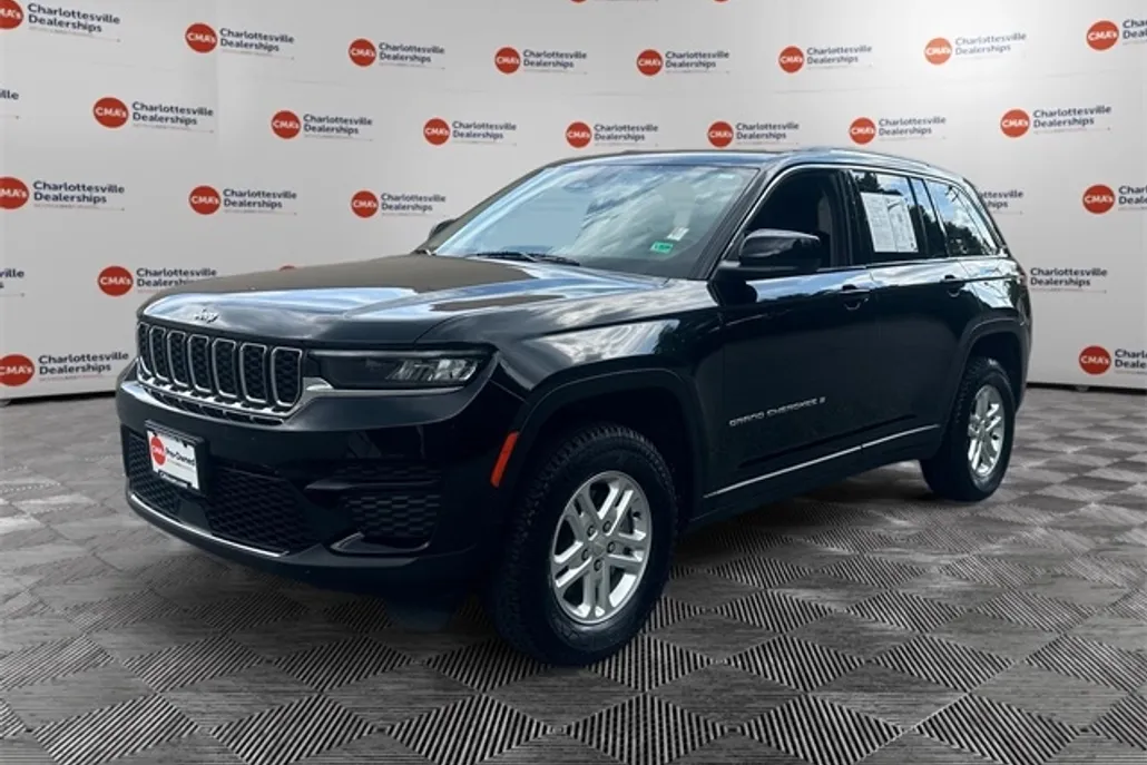 2022 Jeep Grand Cherokee Laredo photo 1
