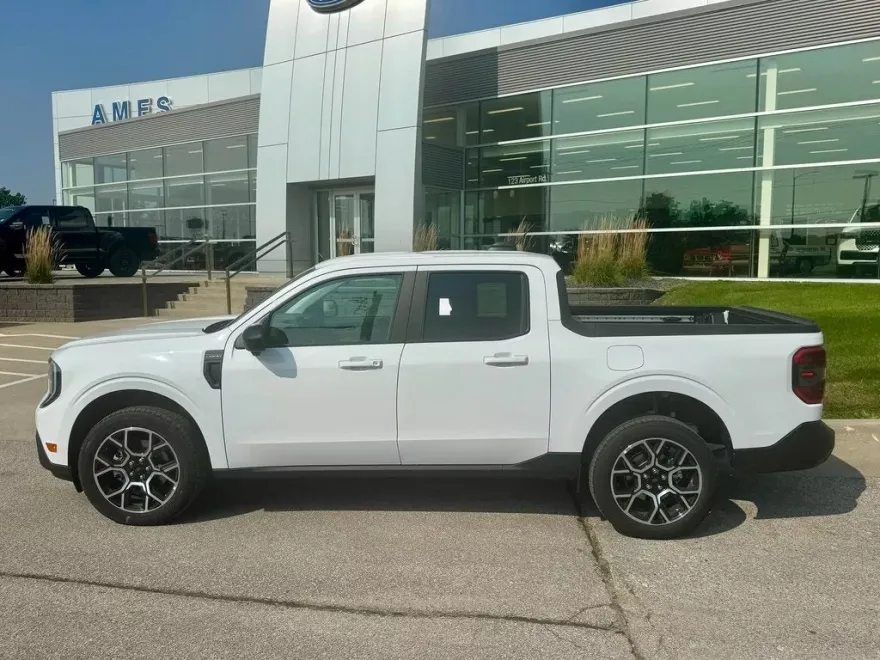 2025 Ford Maverick Lariat photo 1