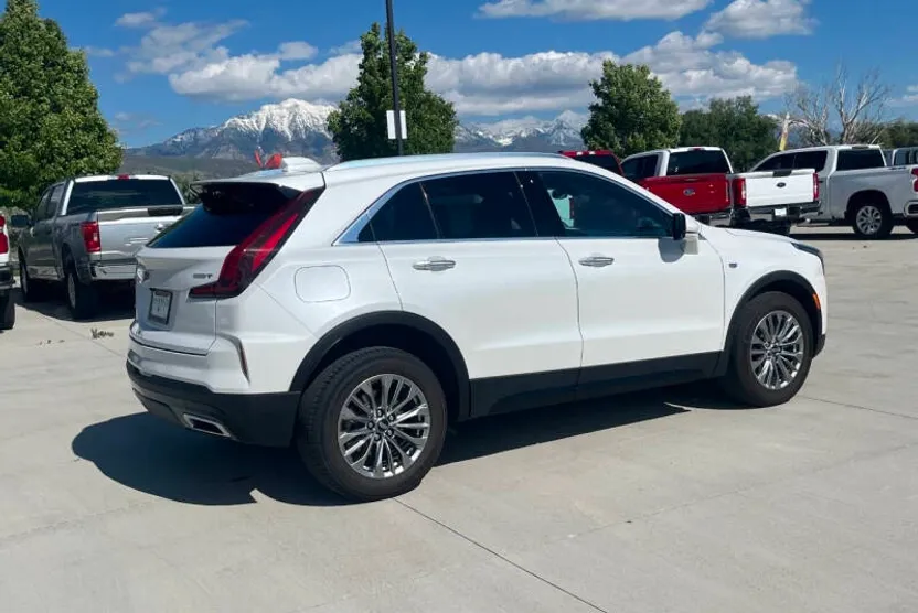 2024 Cadillac XT4 Premium Luxury photo 1
