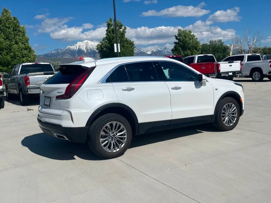 2024 Cadillac XT4 Premium Luxury photo 1