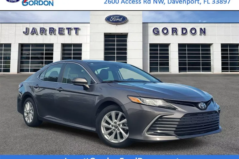 2021 Toyota Camry LE photo 1