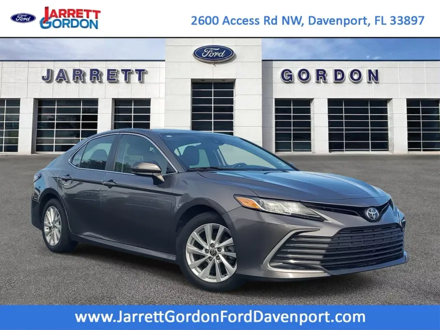 2021 Toyota Camry LE photo 1