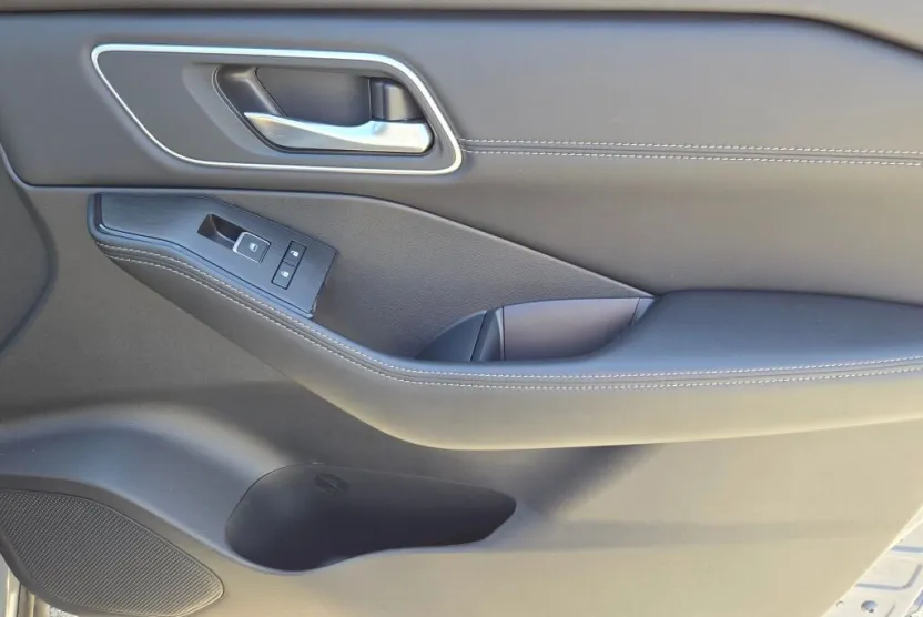 2025 Nissan Rogue Platinum photo 1