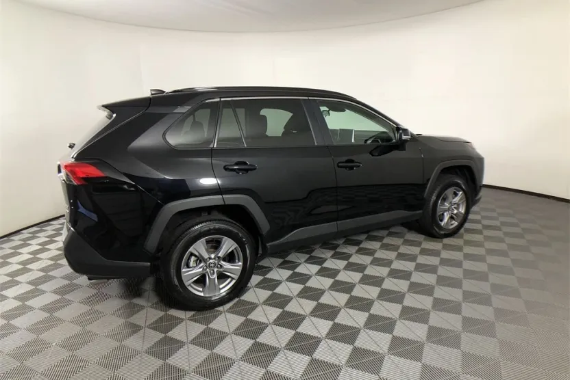 2024 Toyota RAV4 XLE photo 1