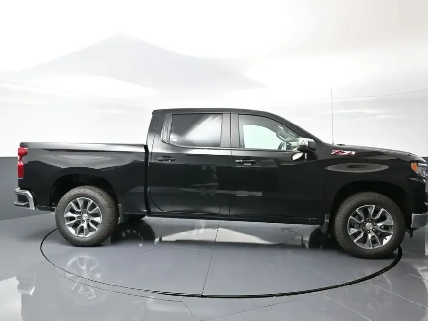 2026 Chevrolet Silverado 1500 LT1 photo 1