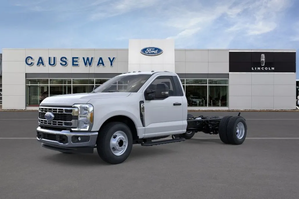 2026 Ford F-350 XL photo 1