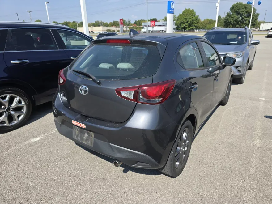 2020 Toyota Yaris LE photo 1