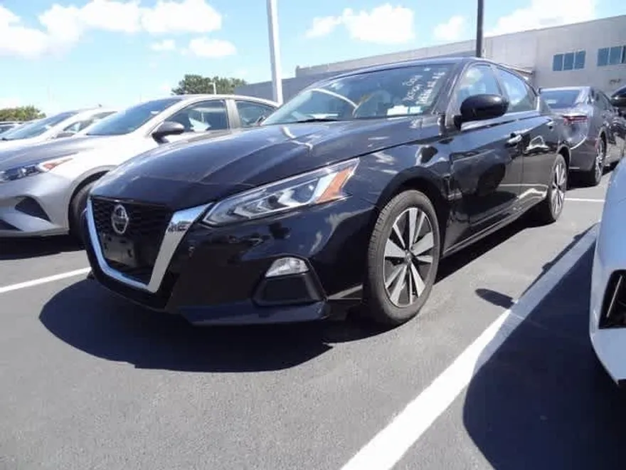 2021 Nissan Altima 2.5 SV photo 1