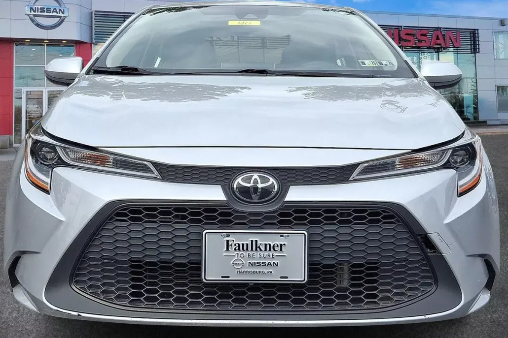 2020 Toyota Corolla LE photo 1