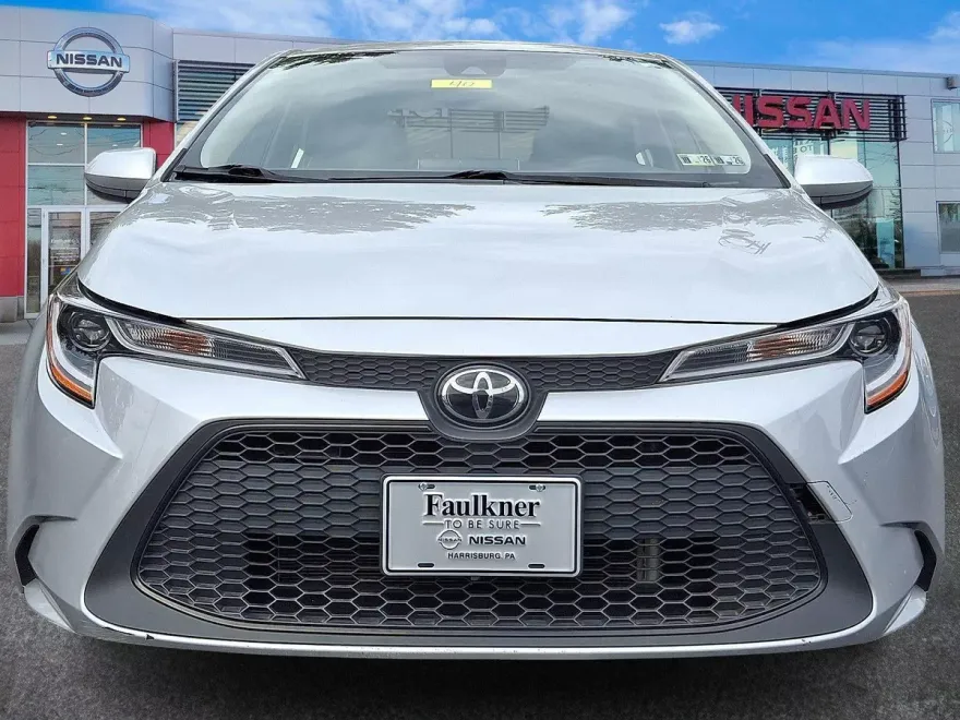 2020 Toyota Corolla LE photo 1
