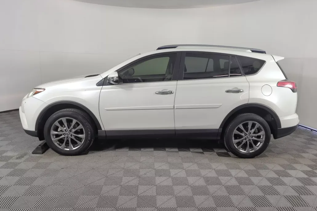2018 Toyota RAV4 Platinum photo 1