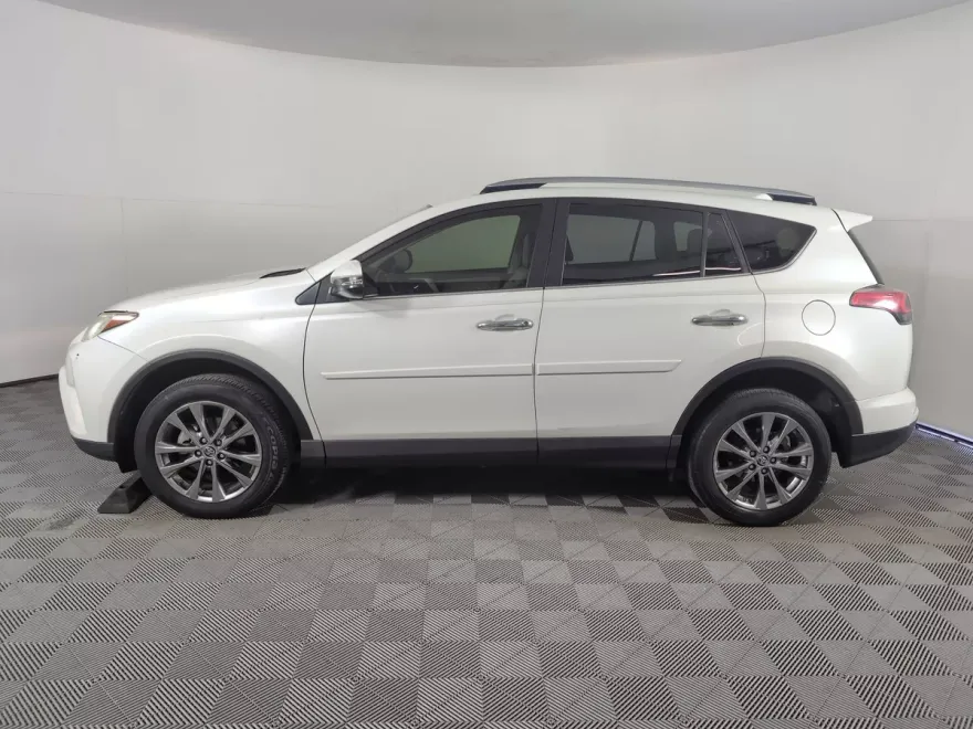 2018 Toyota RAV4 Platinum photo 1
