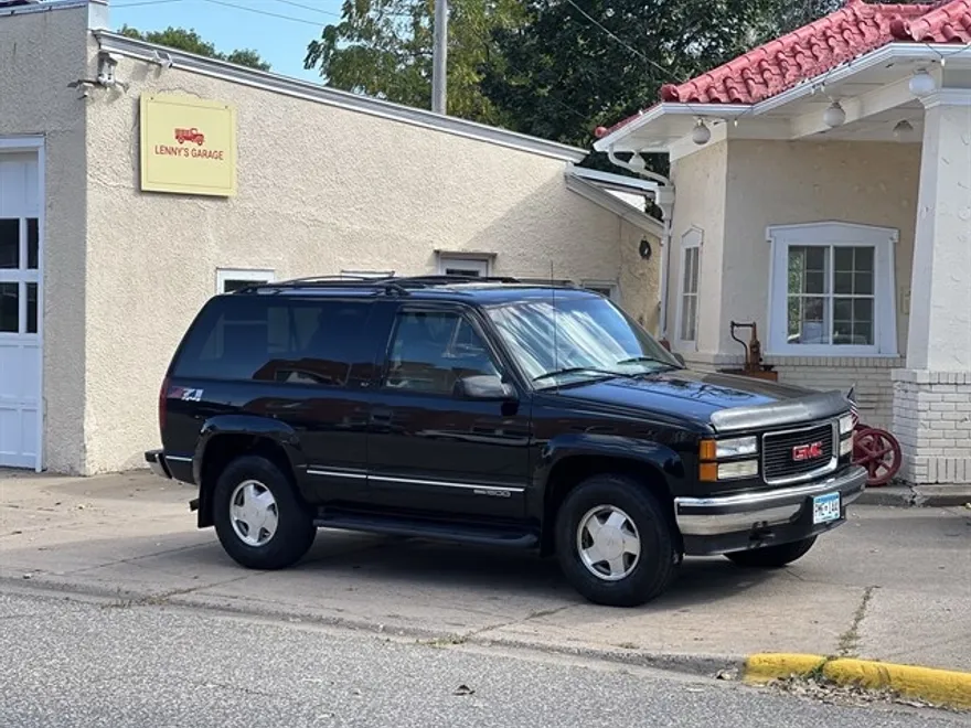 1996 Gmc Yukon SLT photo 1