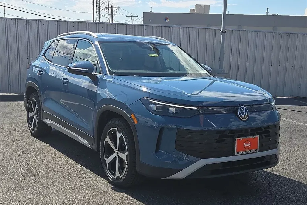 2025 Volkswagen Tiguan SE photo 1