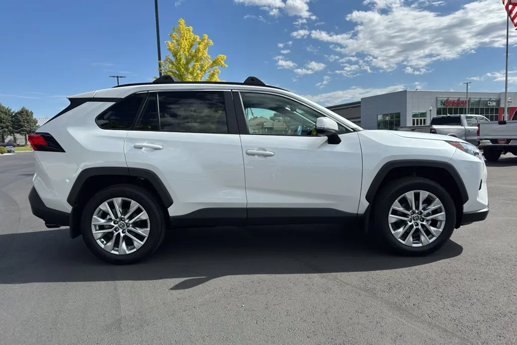 2025 Toyota RAV4 XLE Premium photo 1
