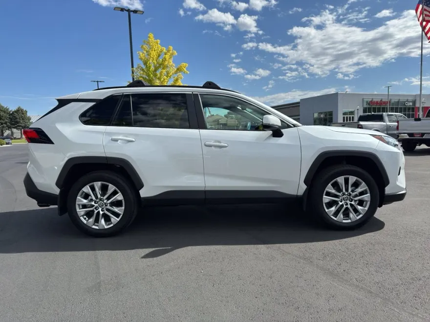2025 Toyota RAV4 XLE Premium photo 1