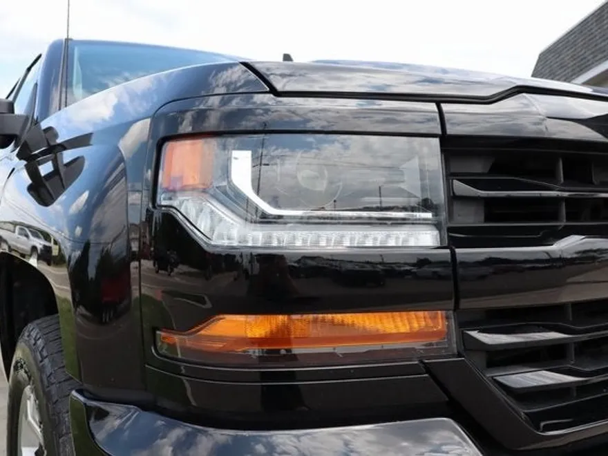 2018 Chevrolet Silverado 1500 LT2 photo 1